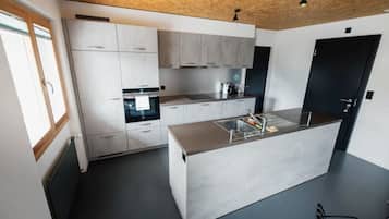 Micro-ondes, four, plaque de cuisson, lave-vaisselle