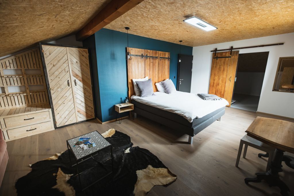 4 多间卧室、熨斗/熨衣板、WiFi、床单