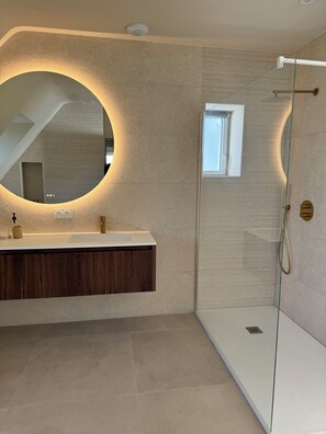 淋浴設備、提供毛巾、廁紙