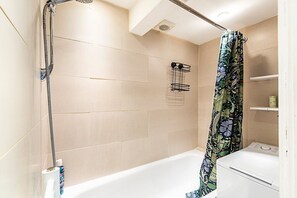 Douche, sèche-cheveux
