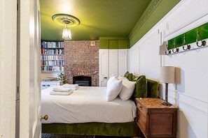 1 chambre, fer et planche à repasser, accès Internet