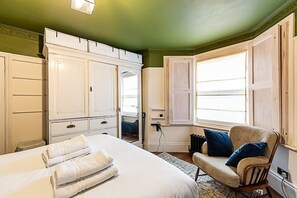 1 chambre, fer et planche à repasser, accès Internet