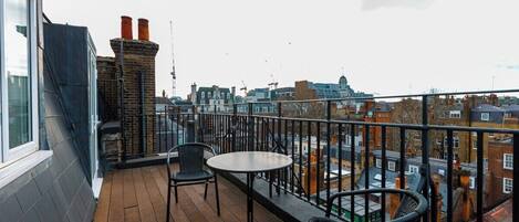 تناول الطعام بالخارج