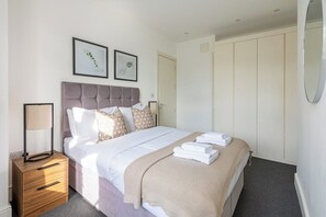 2 bedrooms, internet, bed sheets