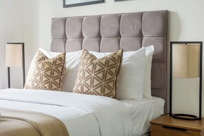 2 bedrooms, internet, bed sheets