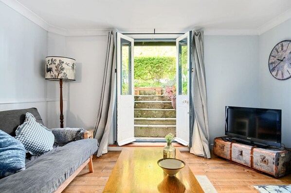 Apartment | 1 bedroom, desk