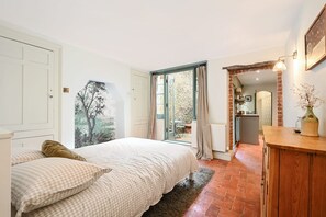 Apartment | 1 bedroom, desk