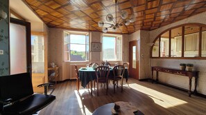 تناول الطعام