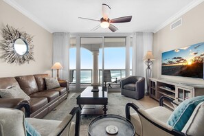 Leilighet, flere senger (Portofino Island Resort 3-1903) | Oppholdsområde | TV