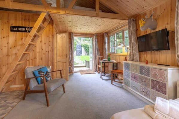 Suite | 1 bedroom - Host Stay The Eco Cabin (Brighton)