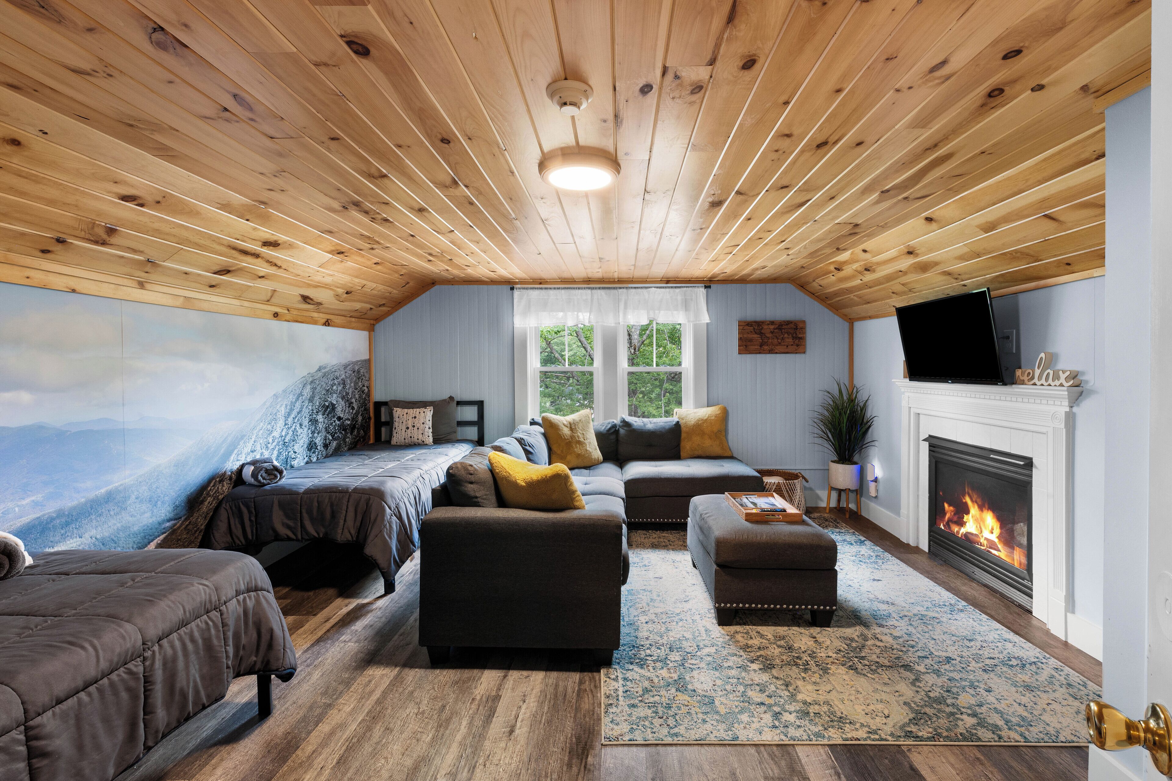 Summit Loft | Individually decorated, individually furnished, laptop workspace