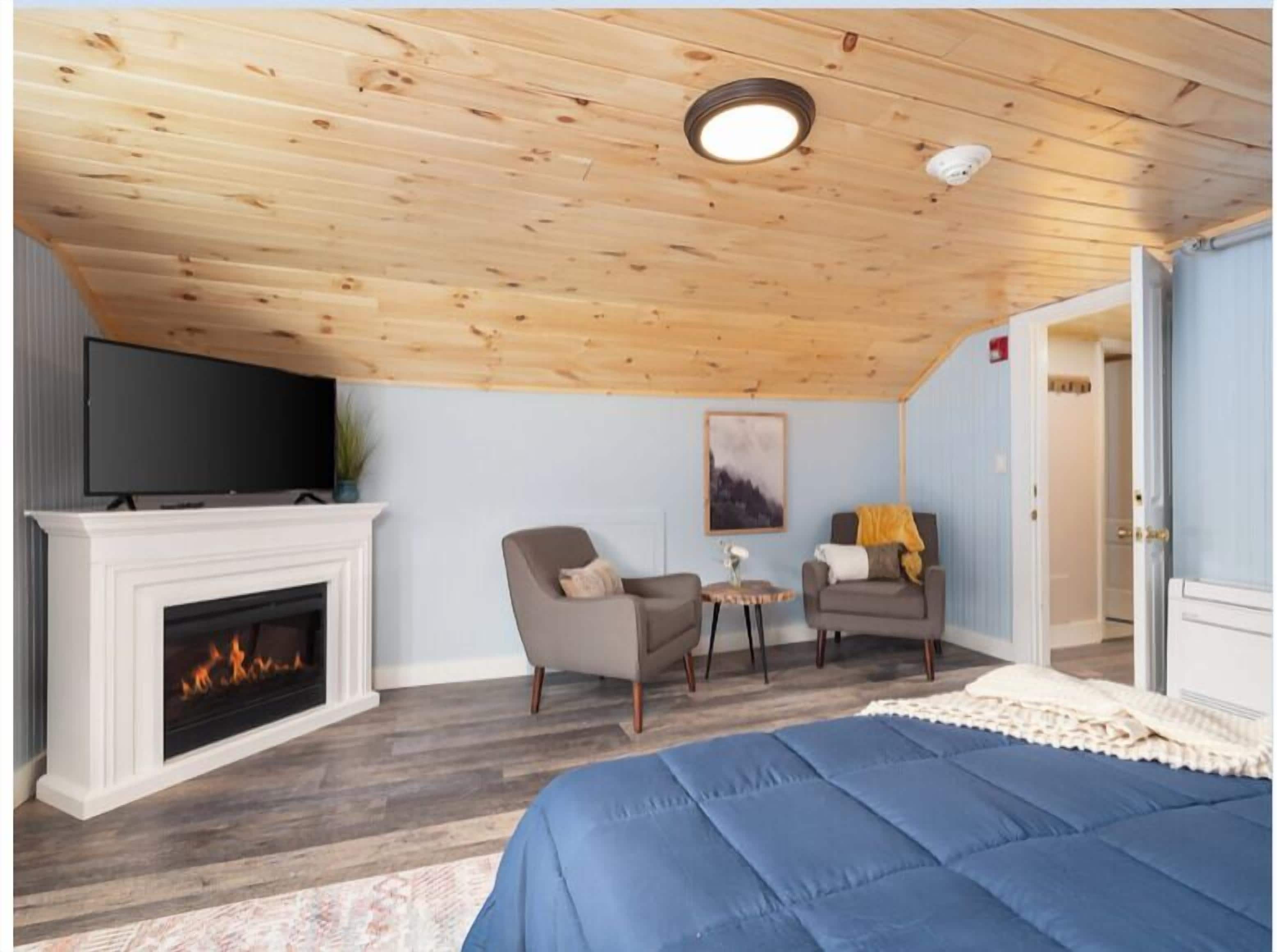 Summit Loft | Individually decorated, individually furnished, laptop workspace