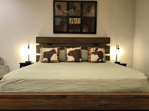 R and R Hideaway, A Cozy Lakeside Suite 