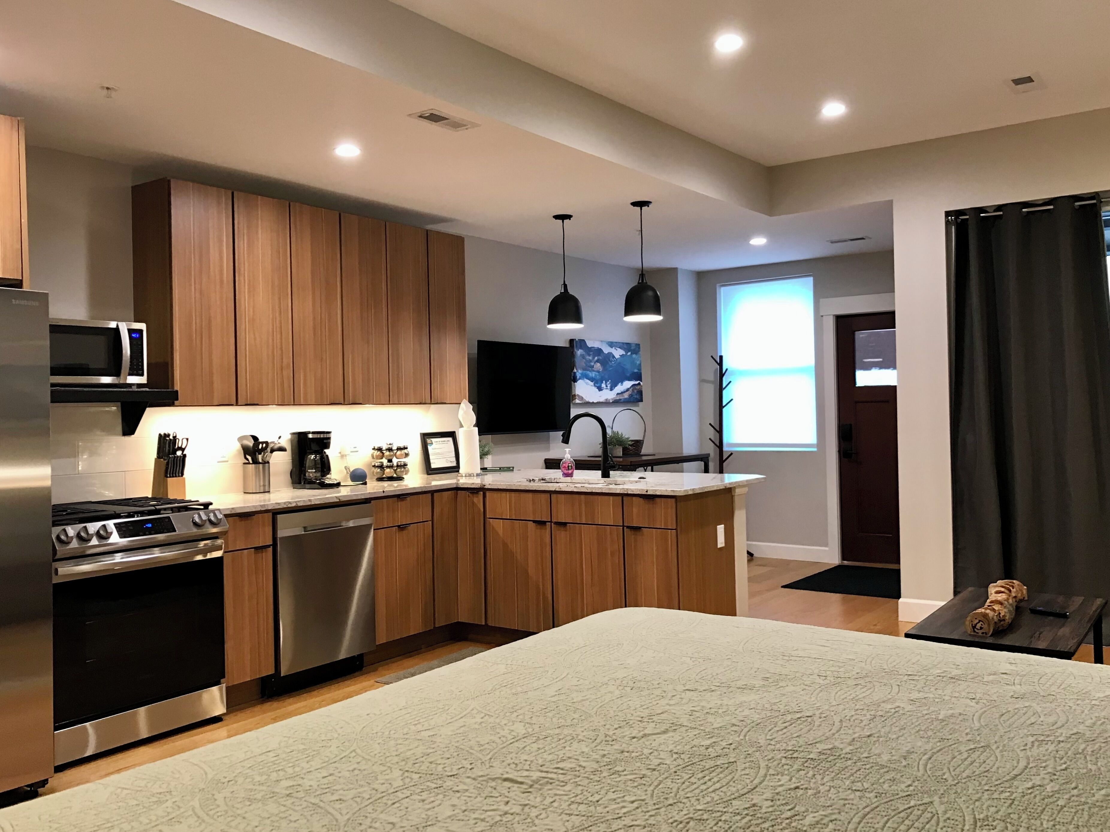 1 多间卧室、办公桌、熨斗/熨衣板、旅行婴儿床