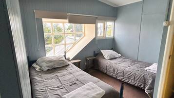 Phòng 2 giường đơn Tiêu chuẩn, quang cảnh thành phố | Màn/rèm cản sáng, truy cập Internet không dây miễn phí