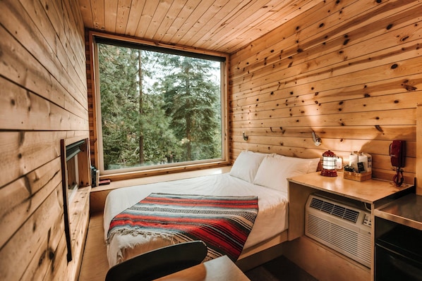 1 bedroom, desk, laptop workspace, bed sheets