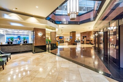 😎 Summer Special - Downtown Honolulu Skyview - 1Bed+Den- Free Parking 🏄‍♂️