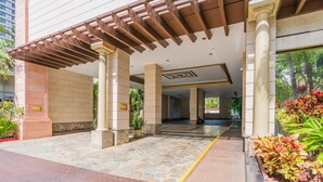 A covered entrance with stone flooring, columns, and a pergola. - 🍧 Summer Special - Royal Garden Waikiki - Ocean View - Resort Amenities 😎 (Honolulu)