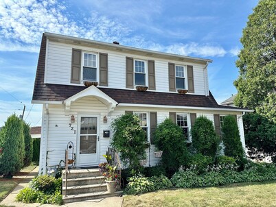 Room for rent in Charming house with WiFi, fitness room in peaceful Latrobe