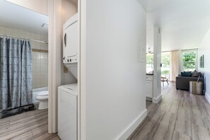 Hair dryer, towels, toilet paper - 🍧Summer Special - Welcome to Gorgeous Hideout – Your Serene Hawaiian Escape! 🏄‍♂️ (Kahuku)
