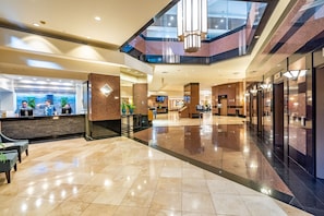 Lobby - Spacious Downtown Executive Retreat | Free Parking (Honolulu)
