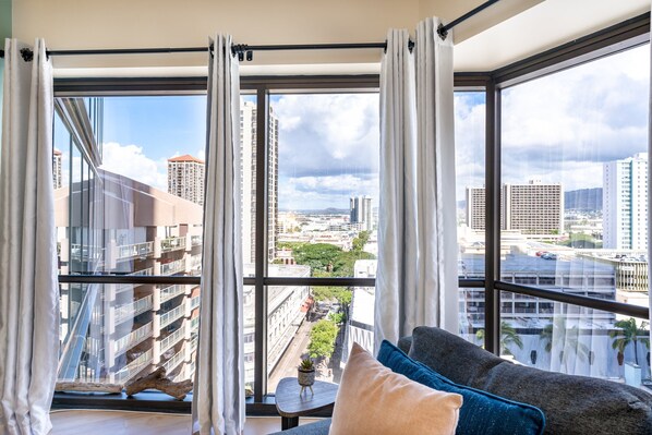 Interior - Spacious Downtown Executive Retreat | Free Parking (Honolulu)
