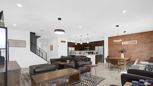 Unclassified image, 5 of 44, button - 9 Bedrooms / 8 Bathrooms / Veranda Palms (2596SD) (Kissimmee)