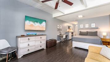 Schreibtisch, Bügeleisen/Bügelbrett, kostenloses WLAN, Bettwäsche