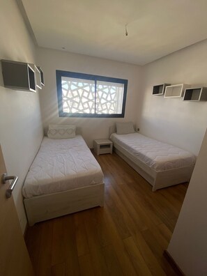 3 habitaciones, tabla de planchar con plancha y wifi gratis 