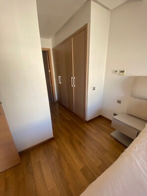 3 bedrooms, iron/ironing board, free WiFi