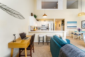 Interior - 🏝️😎🏄🏻‍♀️Maui is Calling-Luxury, Family 2/2, Walk to Beach, Ocean View🏝️ (Kihei)