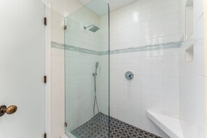 Shower, hair dryer, towels - 🏝️😎🏄🏻‍♀️Maui is Calling-Luxury, Family 2/2, Walk to Beach, Ocean View🏝️ (Kihei)