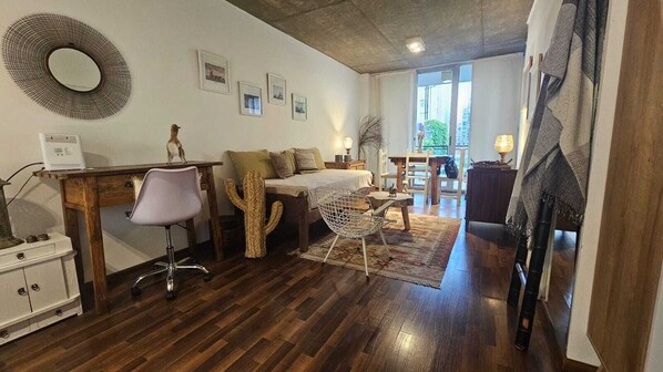 1 bedroom, desk, free WiFi, bed sheets