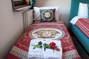 1 Schlafzimmer, Zimmersafe, Schreibtisch, Reisekinderbett