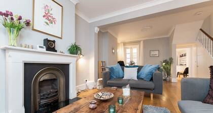 Host Stay Temple Street Townhouse
