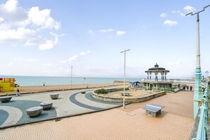 Apartment - Host Stay Sea View Oriental Place (Brighton)