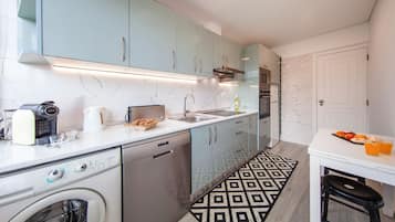 Fridge, microwave, oven, dishwasher