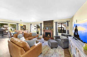 Smart TV, fireplace, books - Casa del Sol - Single Story Home! Pool! Fireplace! Walk to Golf Course! (San Juan Capistrano)