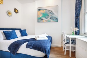 3 bedrooms, desk, iron/ironing board, travel cot