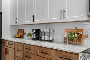 Fridge, microwave, oven, stovetop - Relaxing 3BR River Stay • 8 Mins to Casino! (Portsmouth)