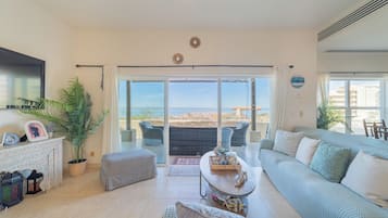 House, 3 Bedrooms, Ocean View | Living area