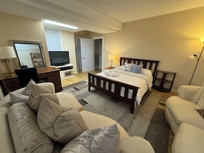 3 bedrooms, in-room safe, desk, iron/ironing board