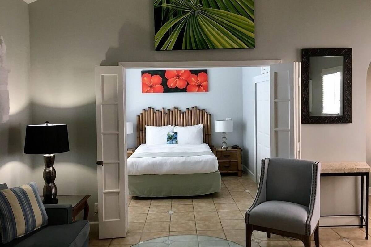 Superior Studio Suite, 1 Queen Bed, Ground Floor | Iron/ironing board, free WiFi, individually decorated