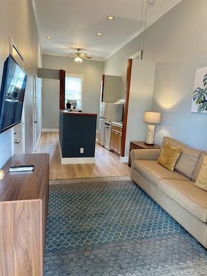 Deluxe Apartment, 1 Queen Bed, Annex Building | 1 bedroom, individually decorated, individually furnished