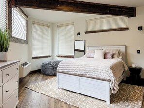 1 bedroom, desk, iron/ironing board, WiFi