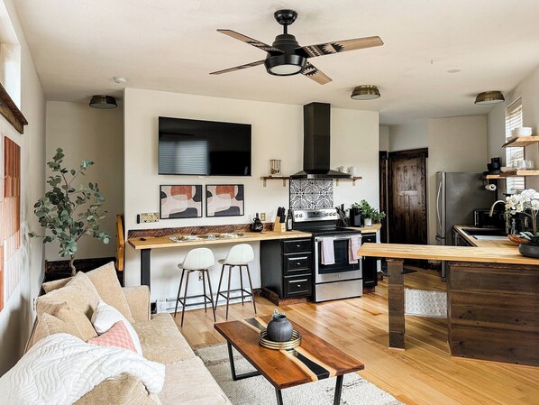 Smart TV - HELLGATE CANYON VIEWS AND CLOSE TO DOWNTOWN (Missoula)