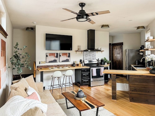 HELLGATE CANYON VIEWS AND CLOSE TO DOWNTOWN