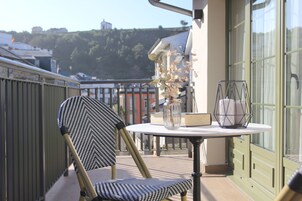 Quarto casal superior, vista para a cidade, na torre | Terraço/pátio