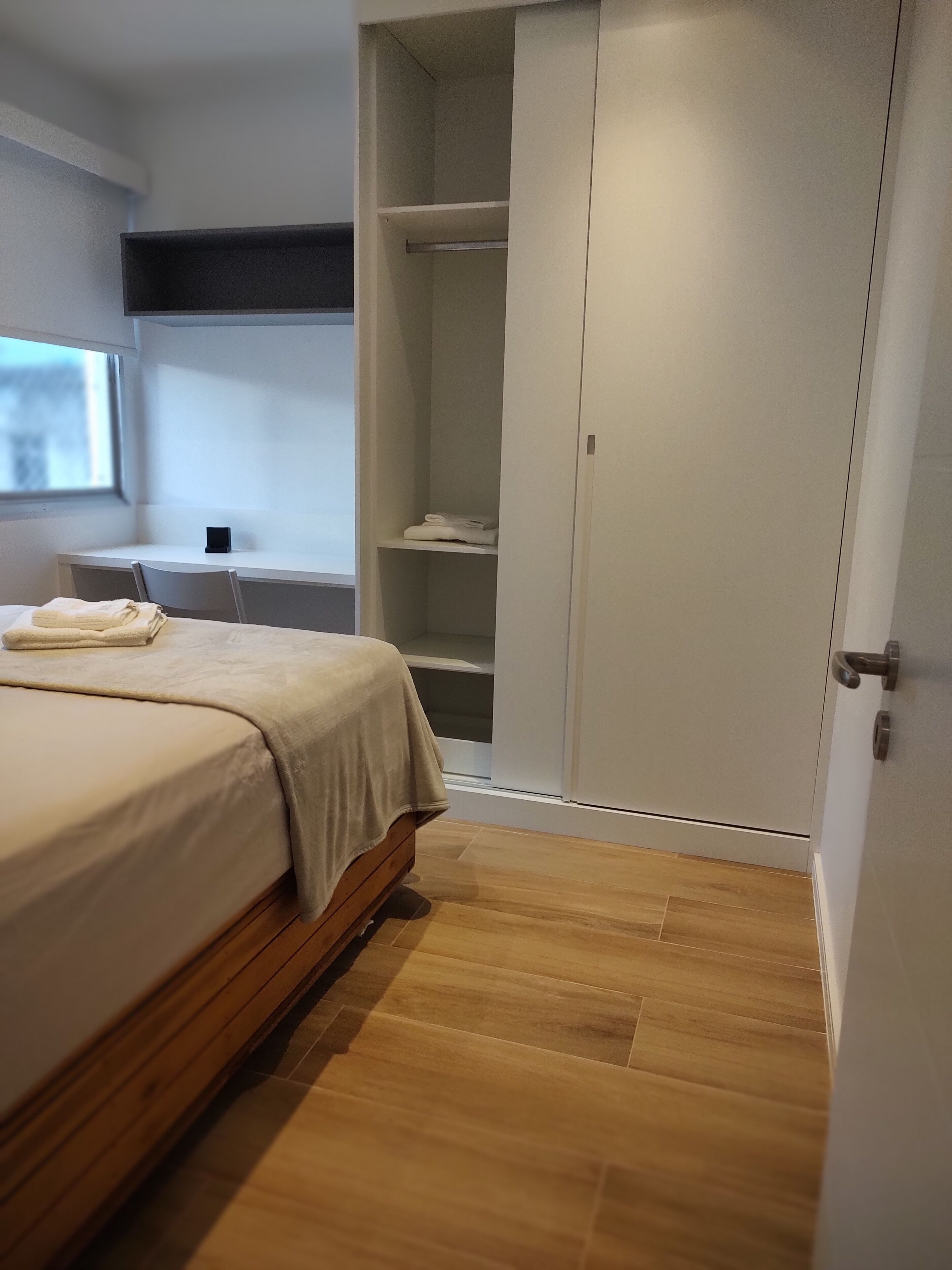 5 quartos, ferros/tábuas de passar roupa, Wi-Fi, roupa de cama