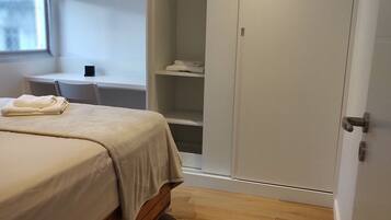 5 quartos, ferros/tábuas de passar roupa, Wi-Fi, roupa de cama